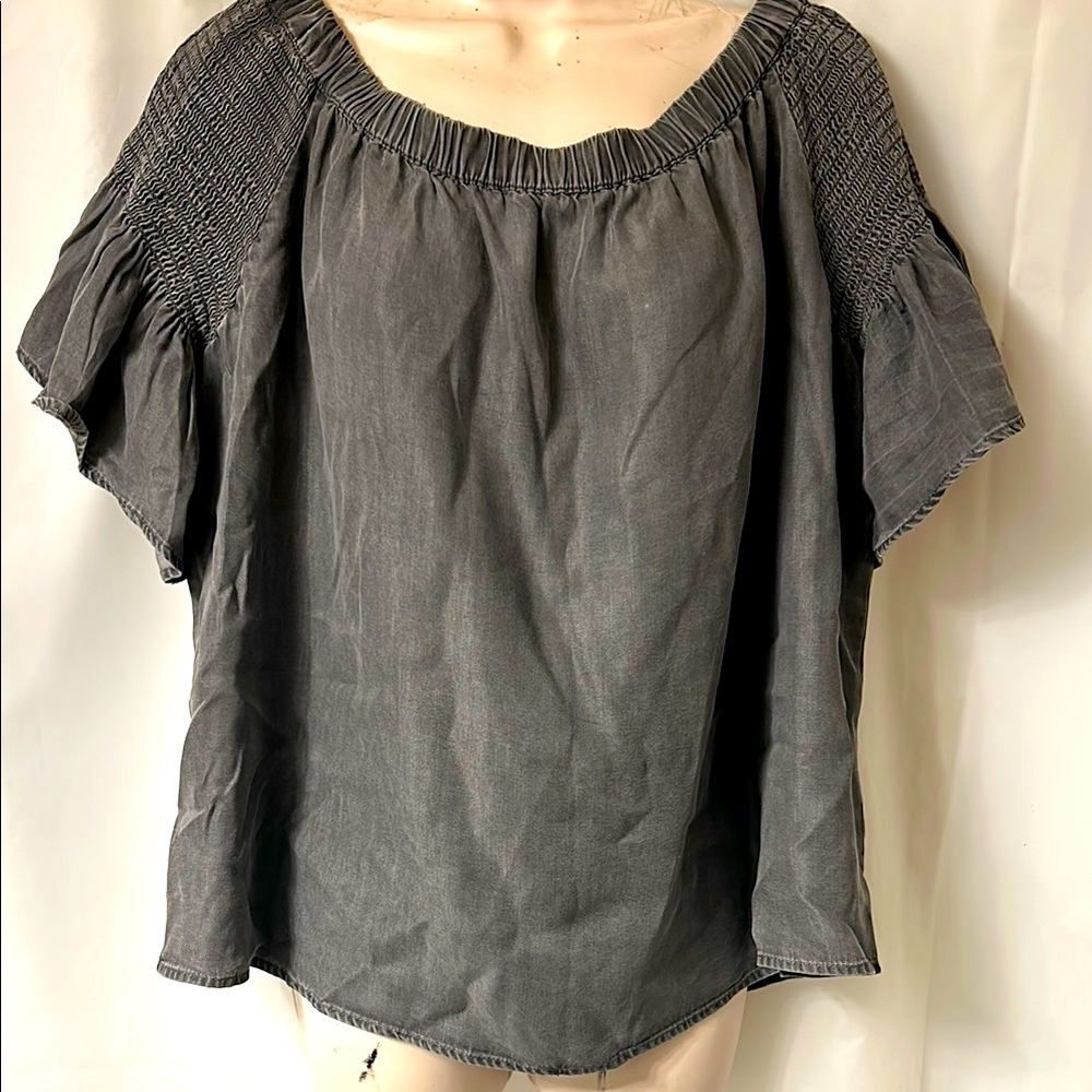 White‎ Birch Gray Smocked short sleeve top. 
Size XL